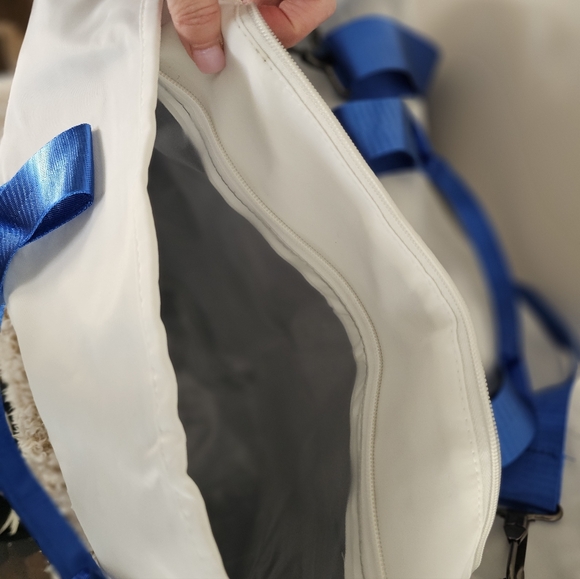 Halara White & Blue Duffle Bag / Gym back with shoulder strap NEW - Picture 6 of 8